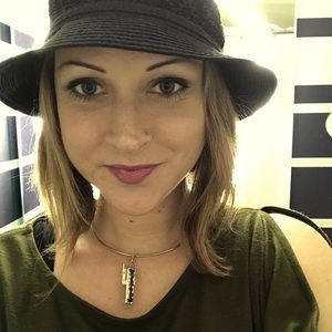 Meet your Posher, Kelly